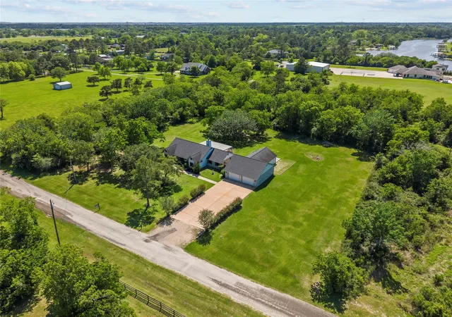 1st image of 5018 Starboard Ln, Dickinson, TX 77539 | MLS# 67285332