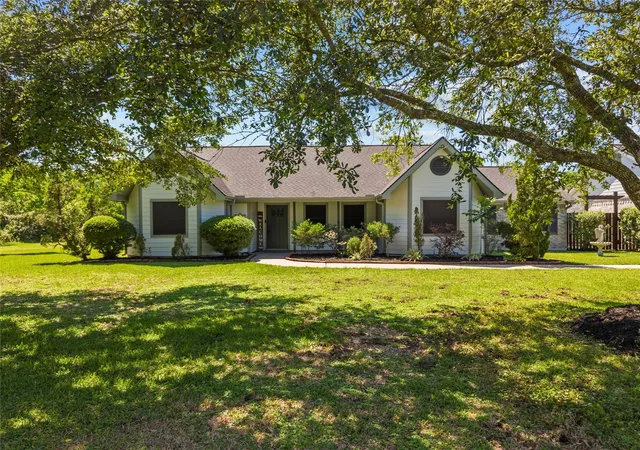 2nd image of 5018 Starboard Ln, Dickinson, TX 77539 | MLS# 67285332