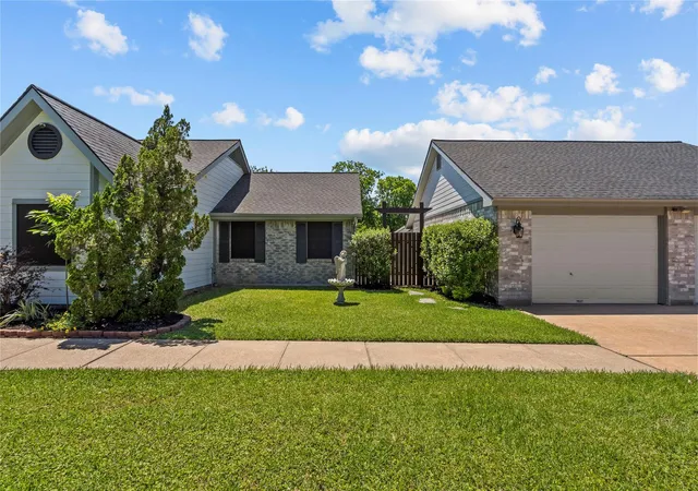 3rd image of 5018 Starboard Ln, Dickinson, TX 77539 | MLS# 67285332
