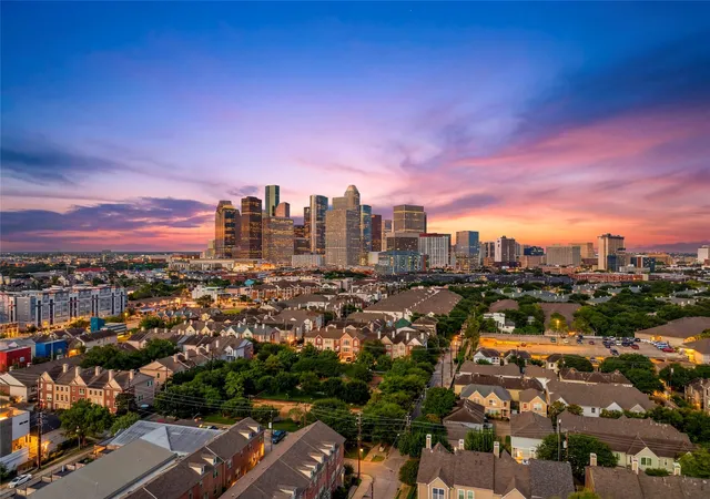 2nd image of 1900 Genesee St #203, Houston, TX 77006 | MLS# 8080529