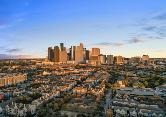 3rd image of 1900 Genesee St #203, Houston, TX 77006 | MLS# 8080529