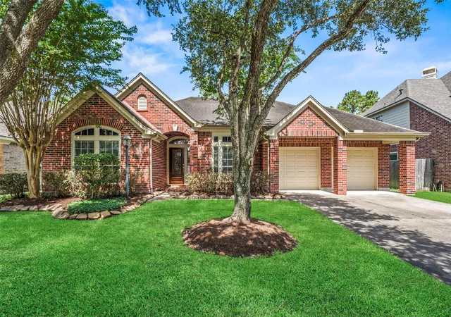 1st image of 3129 Red Maple Dr, Friendswood, TX 77546 | MLS# 84204584