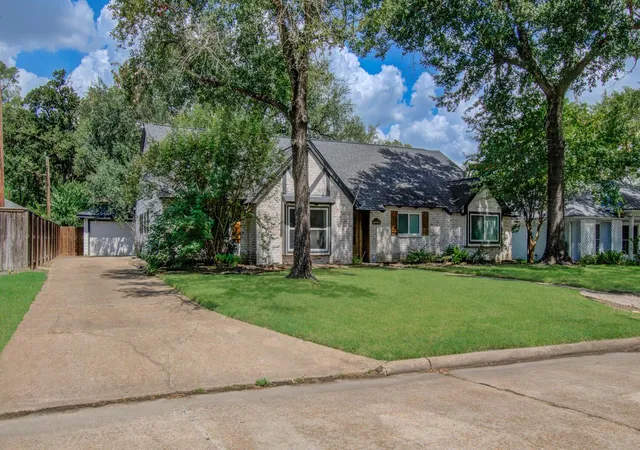 Photo 3 of Single family home for sale at 18006 Bambridge Dr, Houston, TX 77090 | MLS# 96534730 | Listing updated on 2026-08-19