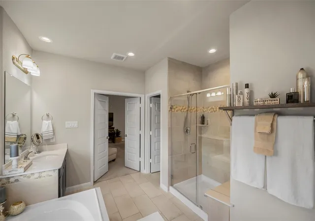 Photo 4 of Single family home for sale at 4205 Upland Bnd Dr, Houston, TX 77080 | MLS# 21976171 | Listing updated on 2026-09-02