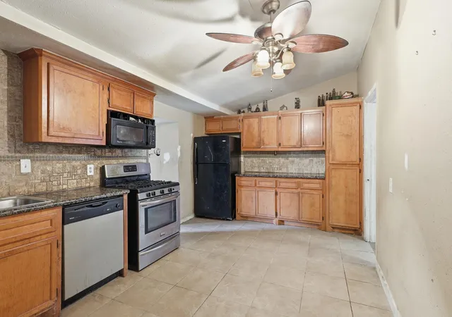 18th image of 2533 Wall St, Houston, TX 77088 | MLS# 79320593