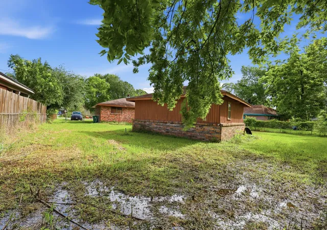 4th image of 2533 Wall St, Houston, TX 77088 | MLS# 79320593