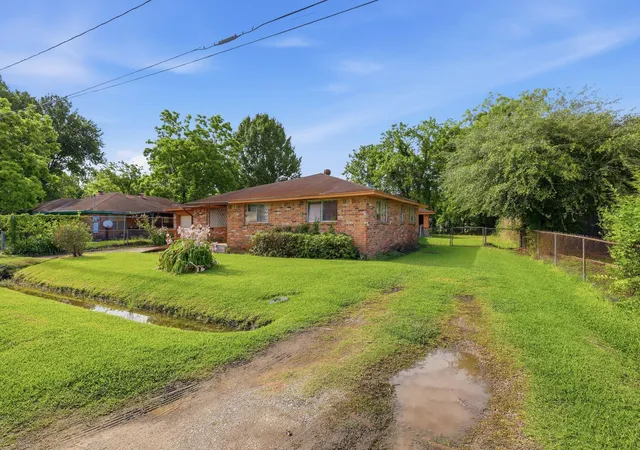 5th image of 2533 Wall St, Houston, TX 77088 | MLS# 79320593