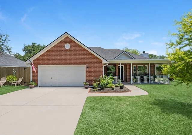 1st image of 606 Walnut St, Sweeny, TX 77480 | MLS# 56600193