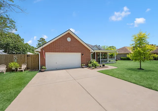 2nd image of 606 Walnut St, Sweeny, TX 77480 | MLS# 56600193