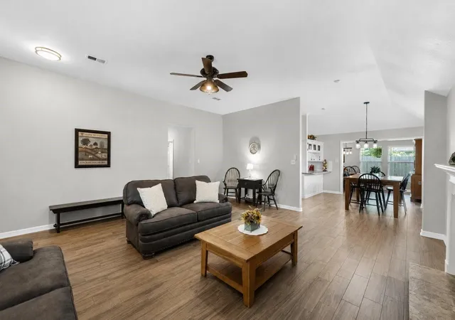5th image of 606 Walnut St, Sweeny, TX 77480 | MLS# 56600193