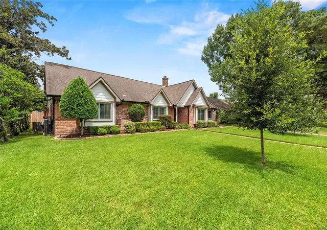 Photo 2 of Sale Pending at 2731 Durban Dr, Houston, TX 77043 | MLS# 68642714 | Listing updated on 2026-08-29