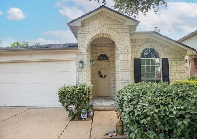 2nd image of 16510 Pademelon Dr, Sugar Land, TX 77498 | MLS# 32078947