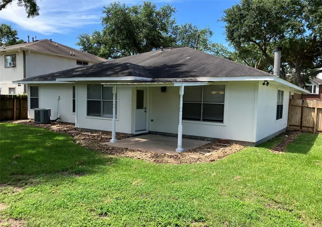 Photo 18 of Single family home for sale at 1827 Oak Ridge Dr, Kemah, TX 77565 | MLS# 9031553 | Listing updated on 2026-10-09