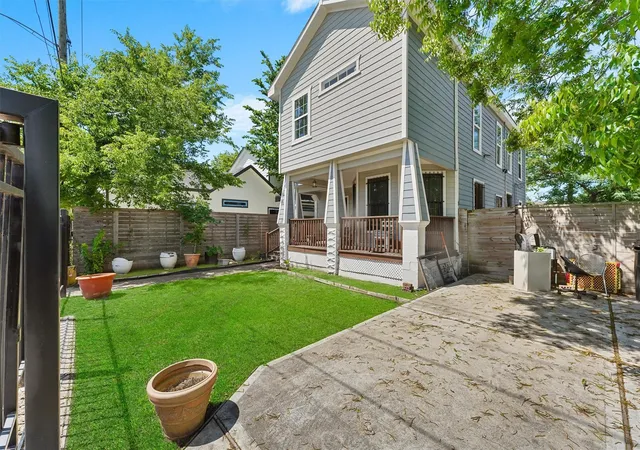 Photo 3 of Single family home for sale at 2719 Alabama St, Houston, TX 77004 | MLS# 14706012 | Listing updated on 2026-06-27
