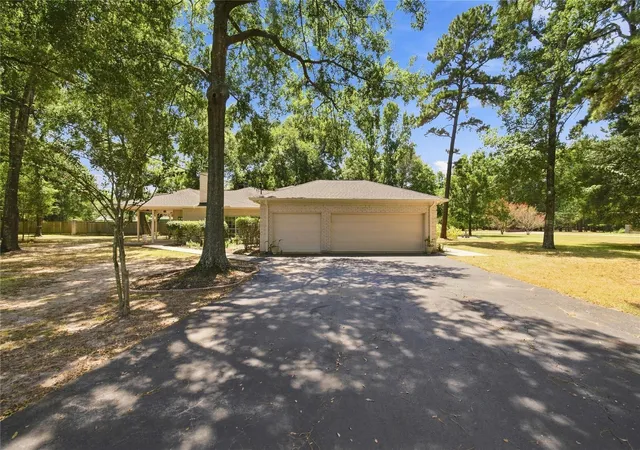 Photo 3 of Single family home for sale at 29019 Misty Oaks Dr, Huffman, TX 77336 | MLS# 11855981 | Listing updated on 2026-09-14