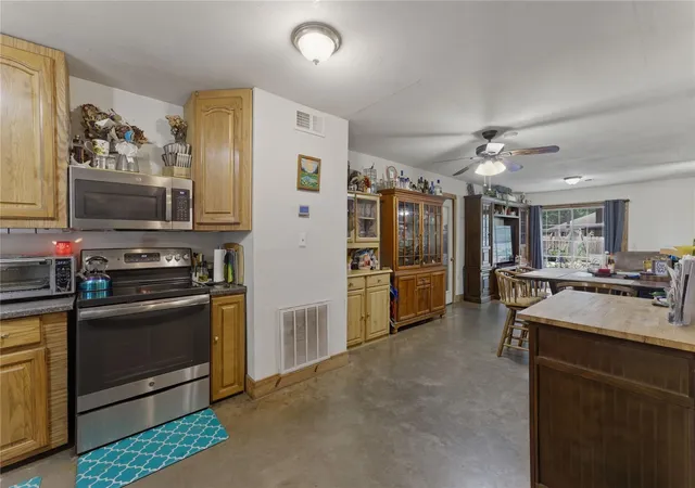 Photo 4 of Single family home for sale at 234 Park Dr, La Grange, TX 78945 | MLS# 59301007 | Listing updated on 2026-07-28