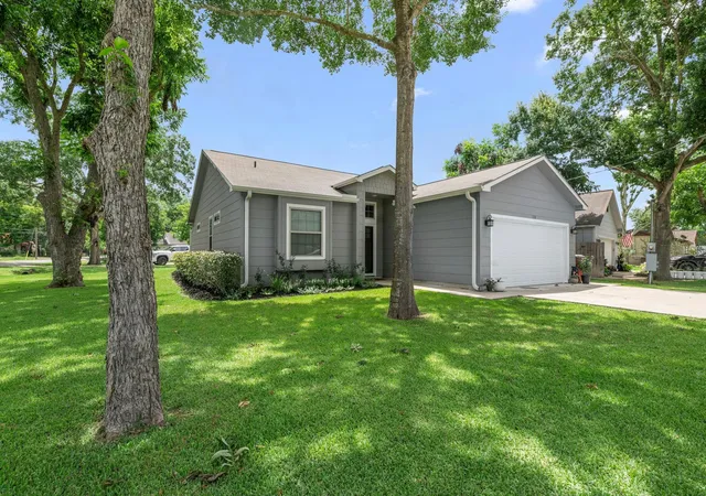 1st image of 118 N Urbanec St, East Bernard, TX 77435 | MLS# 45477106