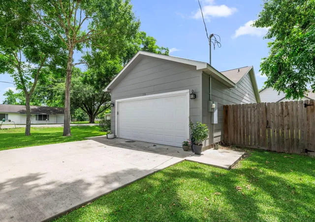 4th image of 118 N Urbanec St, East Bernard, TX 77435 | MLS# 45477106