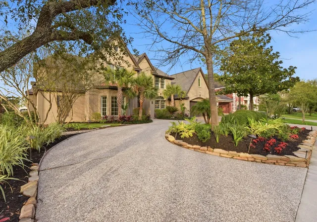 4th image of 27 Pleasure Cove Dr, The Woodlands, TX 77381 | MLS# 93649608