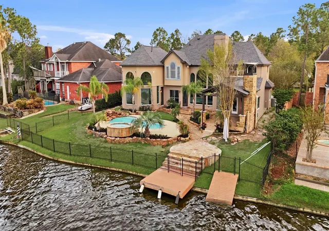 Homes for sale in The Woodlands, TX | 27 Pleasure Cove Dr, The Woodlands, TX 77381 | MLS# 93649608