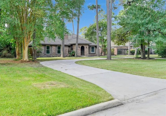 Photo 3 of Single family home for sale at 6415 Moccasin Bnd Dr, Spring, TX 77379 | MLS# 73235578 | Listing updated on 2026-09-17