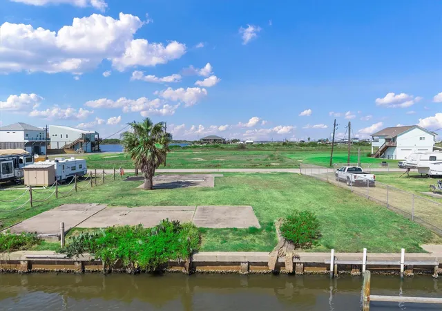 Photo 4 of Land for sale at 1295 N Crystal Beach Rd, Port Bolivar, TX 77650 | MLS# 31268985 | Listing updated on 2026-08-06