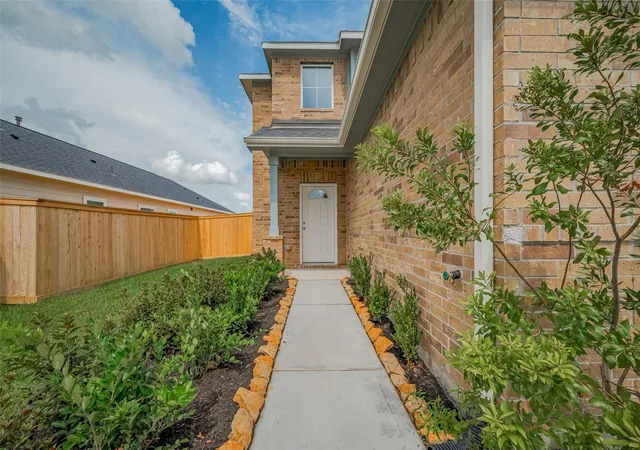 4th image of 323 Palero Path, Brookshire, TX 77423 | MLS# 85852392