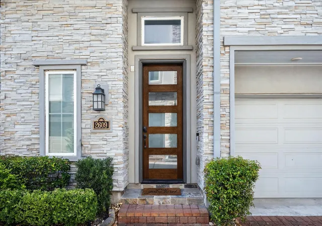 2nd image of 2609 Fountain Key Blvd, Houston, TX 77008 | MLS# 97460562