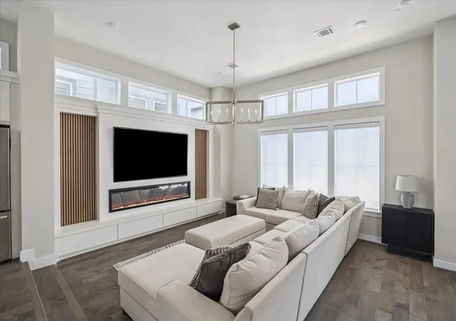 5th image of 2609 Fountain Key Blvd, Houston, TX 77008 | MLS# 97460562