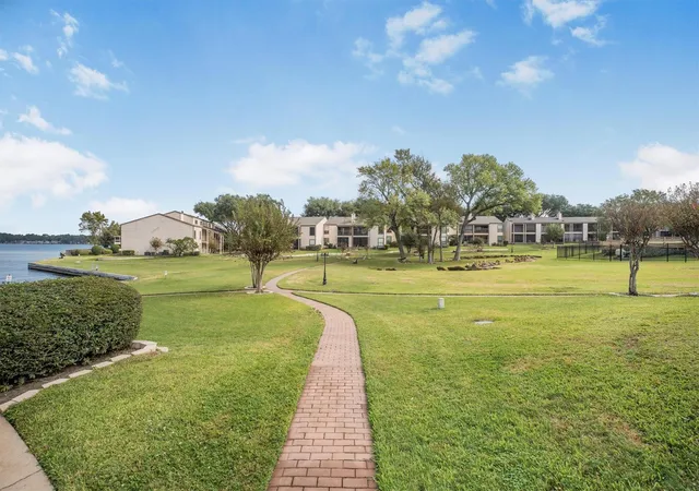 2nd image of 202 Lakeview Ter, Montgomery, TX 77356