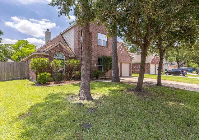 Photo 3 of Sale Pending at 15011 Cozy Holw Ln, Houston, TX 77044 | MLS# 2241496 | Listing updated on 2026-08-31