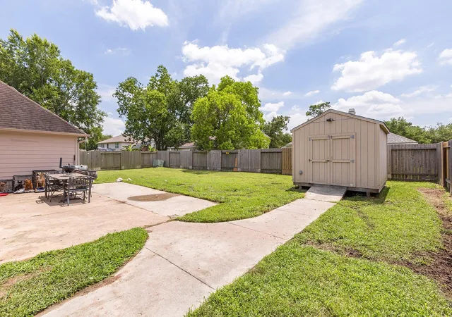 Photo 4 of Sale Pending at 15011 Cozy Holw Ln, Houston, TX 77044 | MLS# 2241496 | Listing updated on 2026-08-31