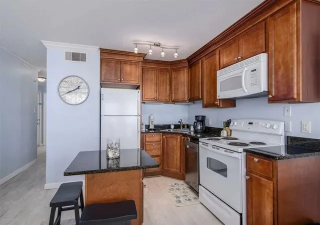 Listing Photo 4 - Condo for sale in building located at 10811 Termini San Luis Pass Rd Rd, Galveston, TX 77554 - Unit #1314