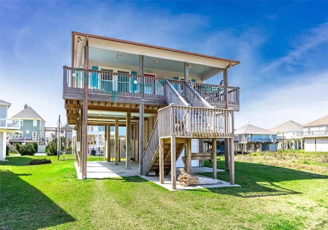 Homes for sale in Crystal Beach, TX | 981 S Stingaree Dr, Crystal Beach, TX 77650 | MLS# 4469519