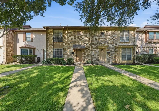 1st image of 1516 S 8th St, La Porte, TX 77571 | MLS# 61806467