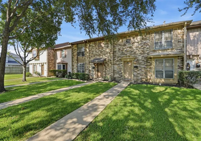 Photo 3 of Townhouse for sale at 1516 S 8th Street, La Porte, TX 77571 | MLS# 61806467 | Listing updated on 2026-08-31
