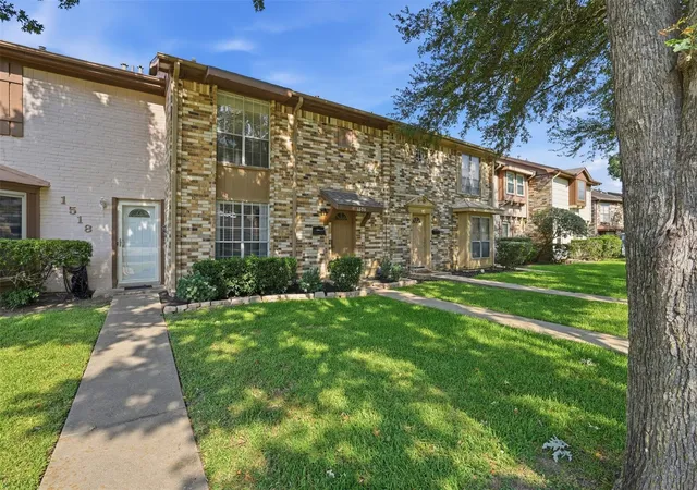 Photo 3 of Townhouse for sale at 1516 S 8th Street, La Porte, TX 77571 | MLS# 61806467 | Listing updated on 2026-08-31