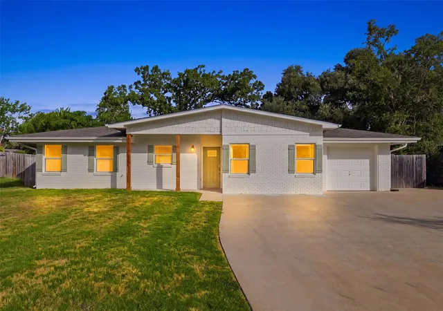 Photo 1 of Single family home for sale at 304 Dunn St, Bryan, TX 77801 | MLS# 58247941 | Listing updated on 2026-09-28