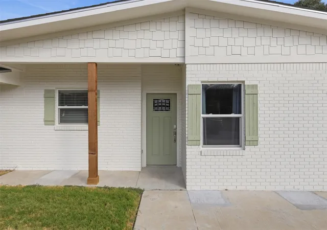 Photo 3 of Single family home for sale at 304 Dunn St, Bryan, TX 77801 | MLS# 58247941 | Listing updated on 2026-09-28