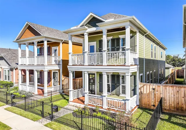 2nd image of 2521 S Houston Ave, Pearland, TX 77581 | MLS# 84880574