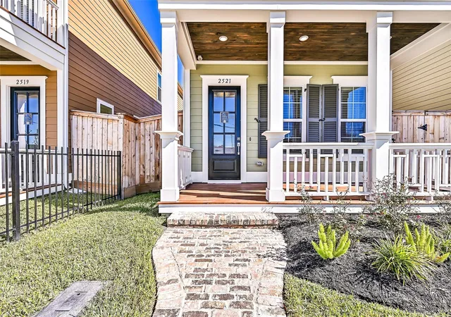 Photo 3 of Single family home for sale at 2521 S Houston Ave, Pearland, TX 77581 | MLS# 84880574 | Listing updated on 2026-09-20