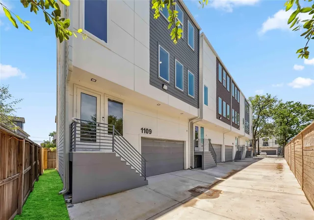 Photo 2 of Single family home for sale at 1113 W 21st Street, Houston, TX 77008 | MLS# 15596983 | Listing updated on 2026-07-28