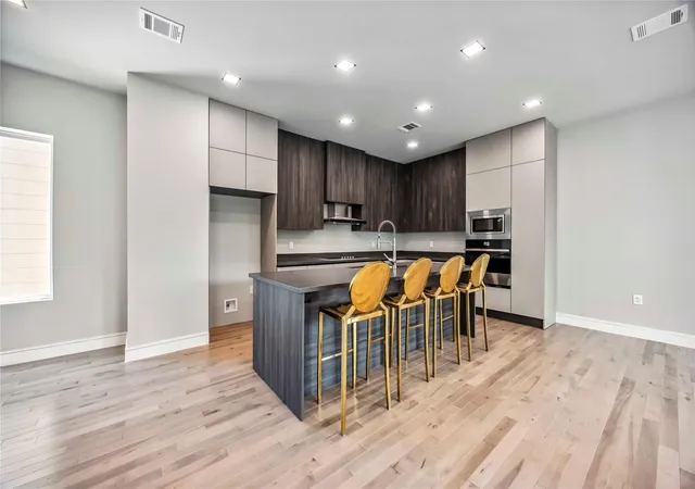 Photo 4 of Single family home for sale at 1113 W 21st Street, Houston, TX 77008 | MLS# 15596983 | Listing updated on 2026-07-28