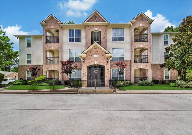 2nd image of 6607 Lake Woodlands Dr #333, Spring, TX 77382 | MLS# 95896545