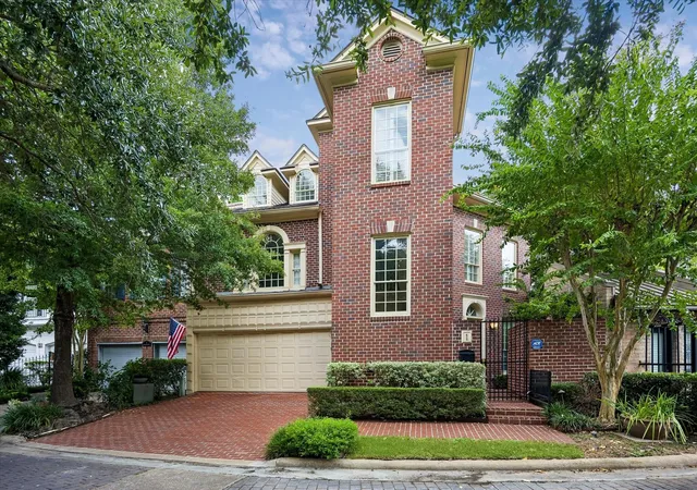 1st image of 1 Pine Briar Cir, Houston, TX 77056 | MLS# 28212529