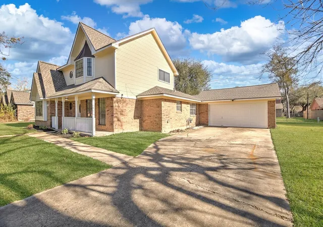Photo 4 of Single family home for sale at 216 Any Way, Lake Jackson, TX 77566 | MLS# 30669728 | Listing updated on 2026-08-16