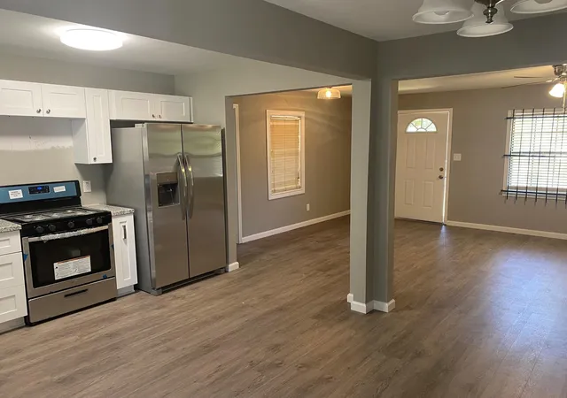 Homes for sale in Houston, TX | 5962 Southwind St, Houston, TX 77033 | MLS# 63772068