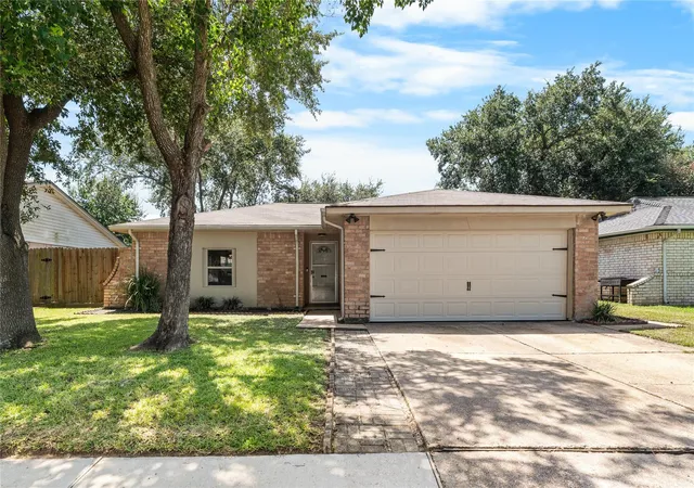 Photo 1 of Sale Pending at 7359 Stone Pine Ln, Houston, TX 77041 | MLS# 31654575 | Listing updated on 2026-09-21