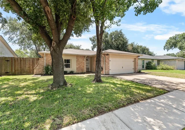 Photo 2 of Sale Pending at 7359 Stone Pine Ln, Houston, TX 77041 | MLS# 31654575 | Listing updated on 2026-09-21
