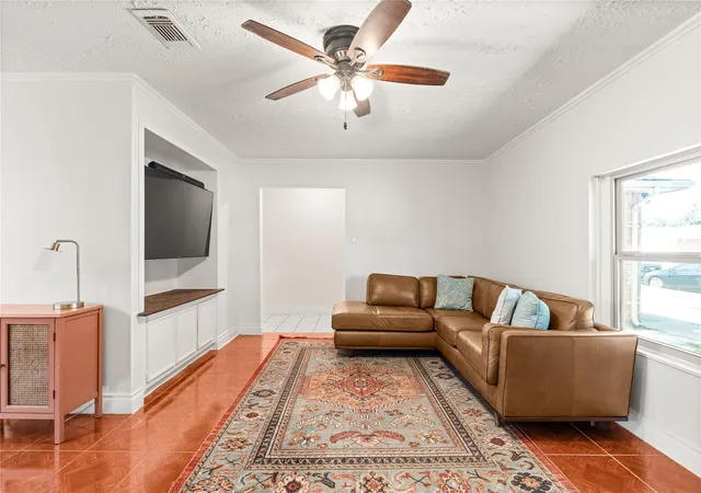 Photo 4 of Sale Pending at 7359 Stone Pine Ln, Houston, TX 77041 | MLS# 31654575 | Listing updated on 2026-09-21